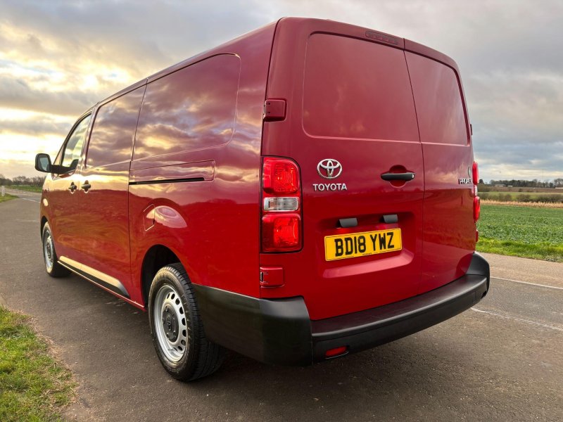 TOYOTA PROACE