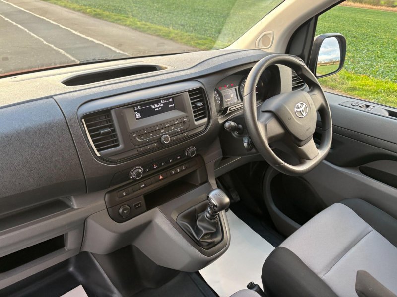 TOYOTA PROACE