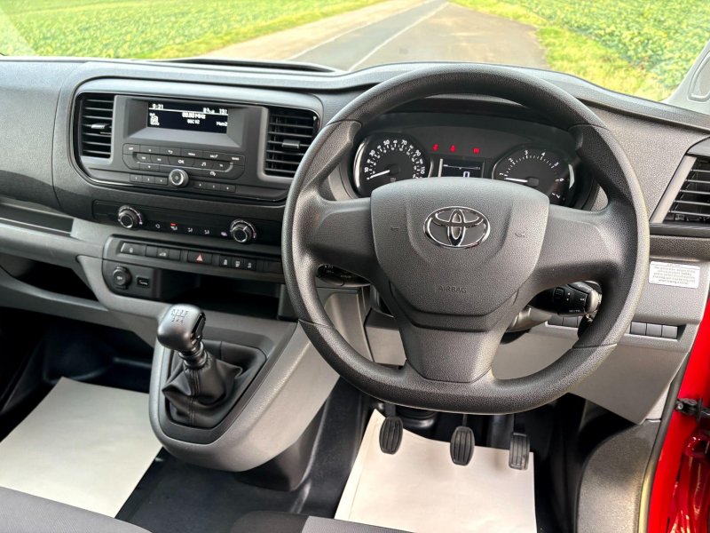 TOYOTA PROACE