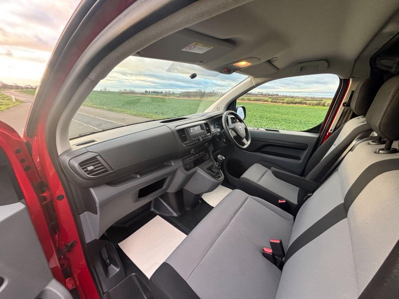 TOYOTA PROACE