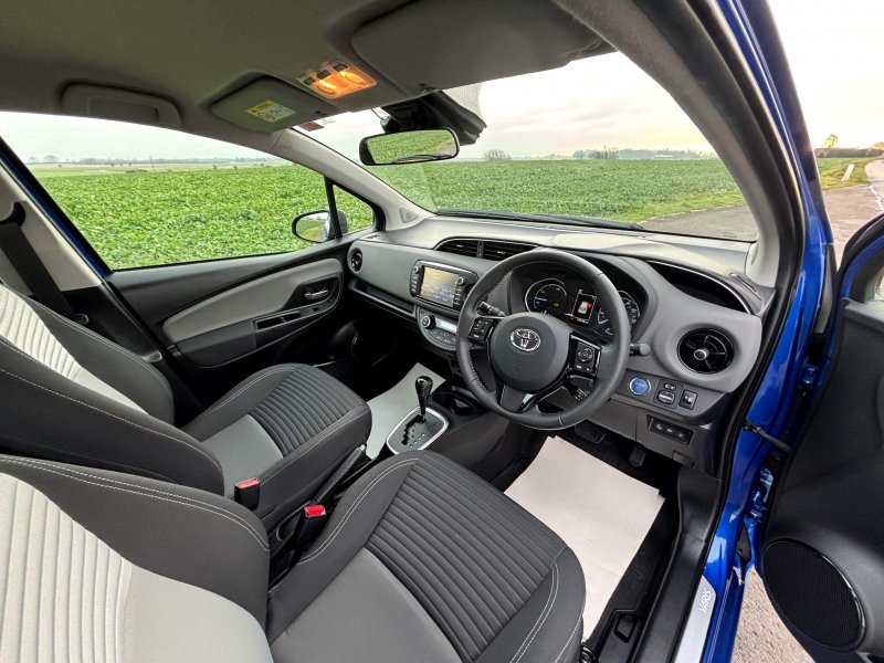 TOYOTA YARIS