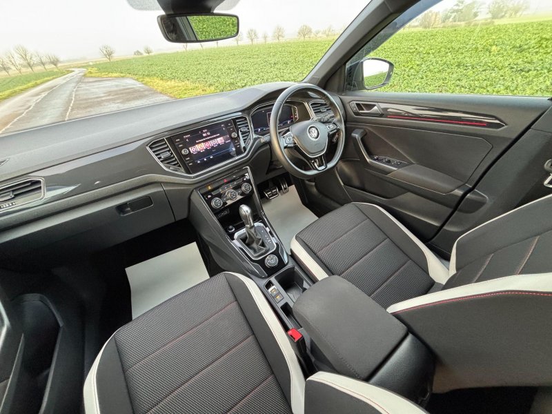 VOLKSWAGEN T-ROC