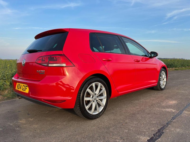 VOLKSWAGEN GOLF