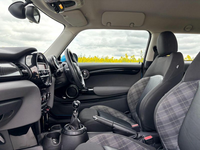 MINI HATCH
