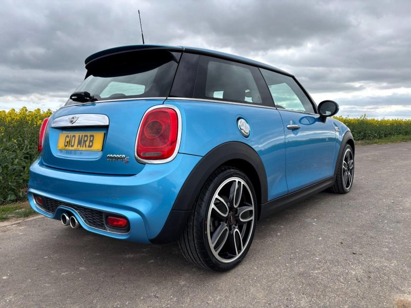 MINI HATCH