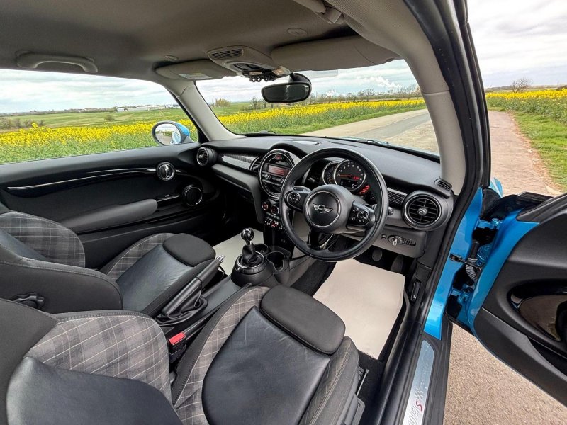 MINI HATCH