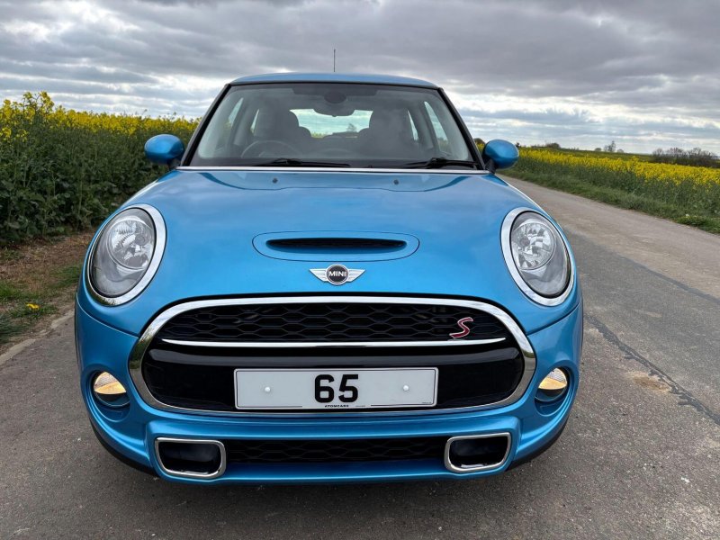 MINI HATCH