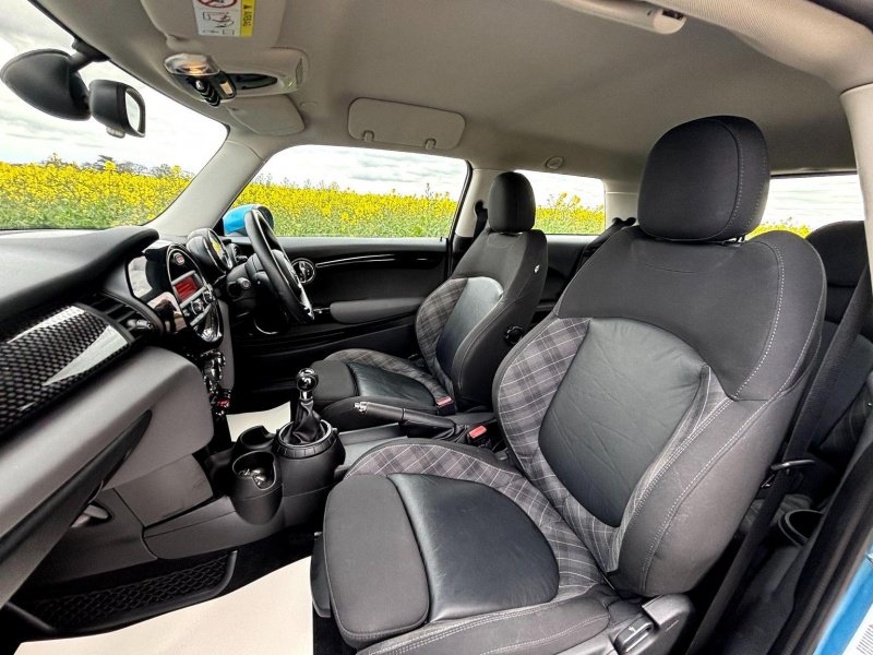 MINI HATCH