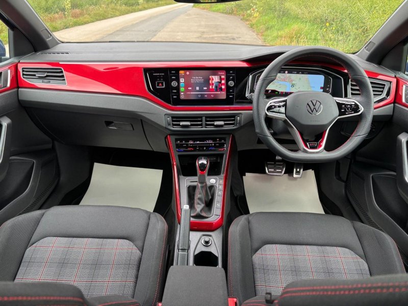 VOLKSWAGEN POLO