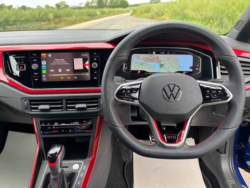 VOLKSWAGEN POLO