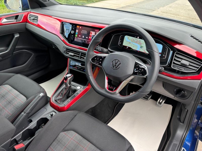 VOLKSWAGEN POLO