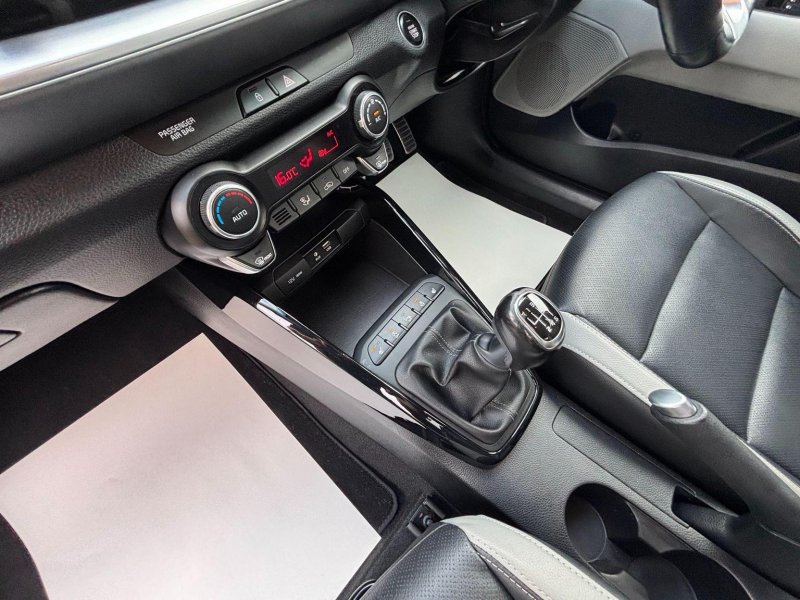 KIA STONIC
