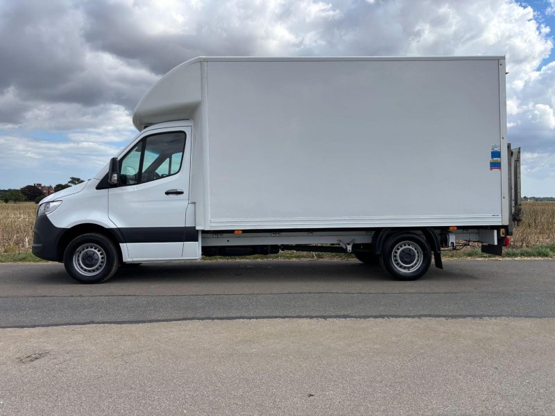 MERCEDES-BENZ SPRINTER
